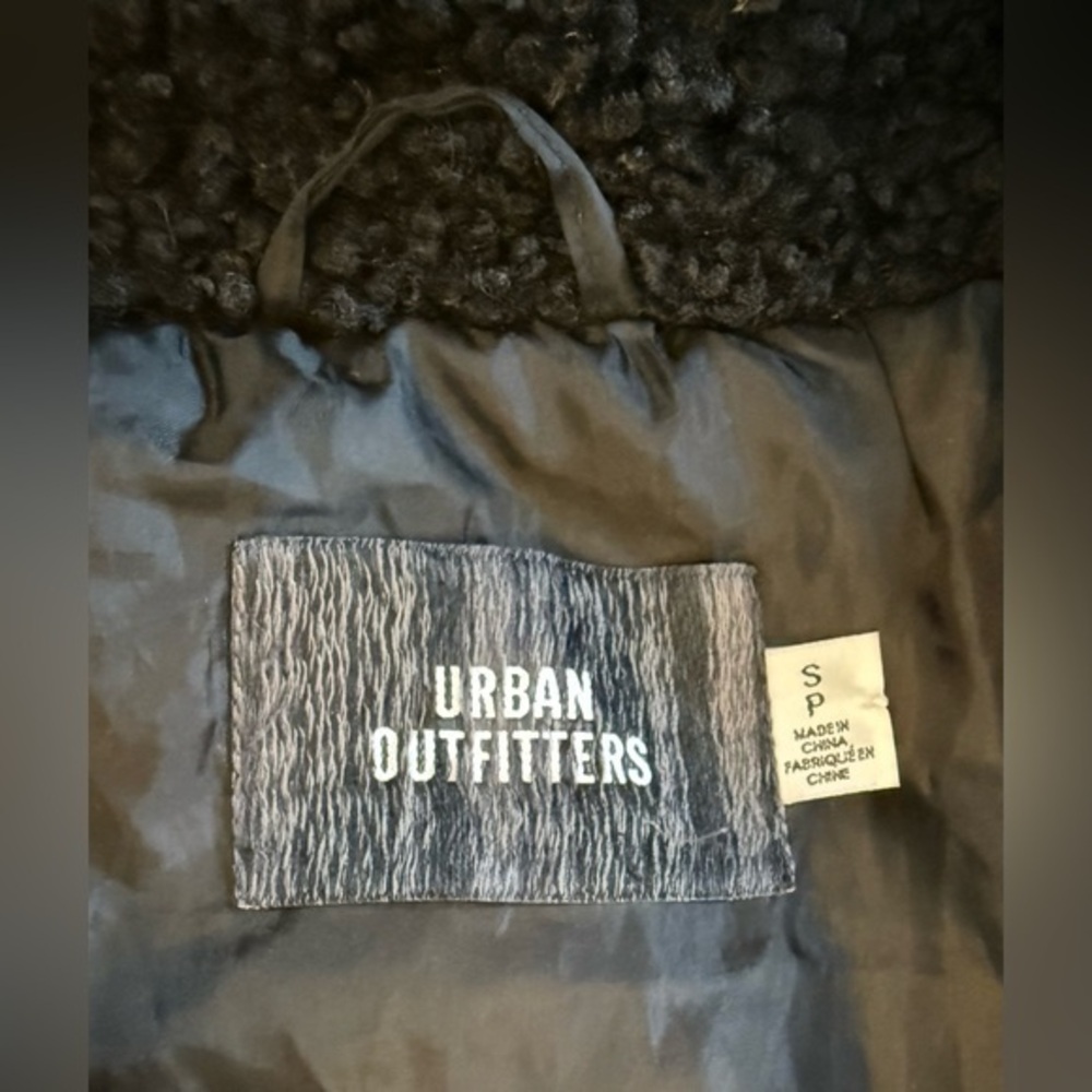 NWOT URBAN OUTFITTERS DUCKIE PUFFER JACKET WOMENS SIZE SMALL - Picture 4 of 8